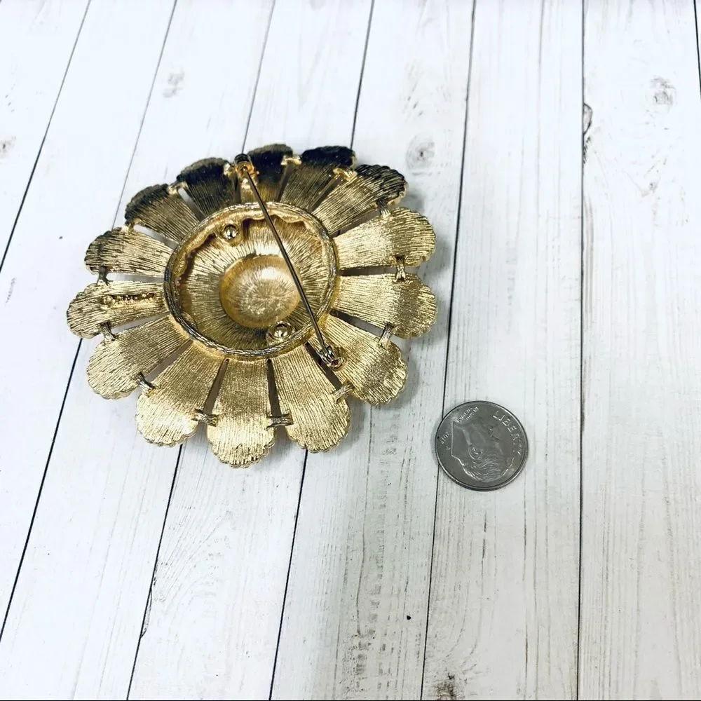 Sarah Coventry Gold Flower Brooch‎